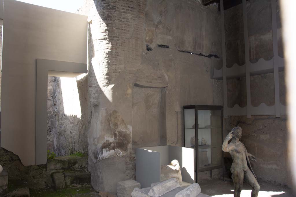 VI.12 Herculaneum. March 2019. Looking south-west across shop.
Foto Annette Haug, ERC Grant 681269 DÉCOR.